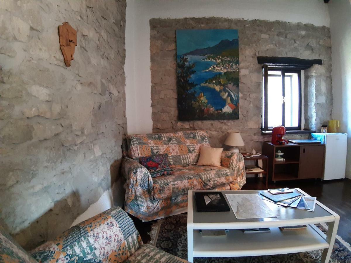 Casa Gaia Hotell Hum Exteriör bild